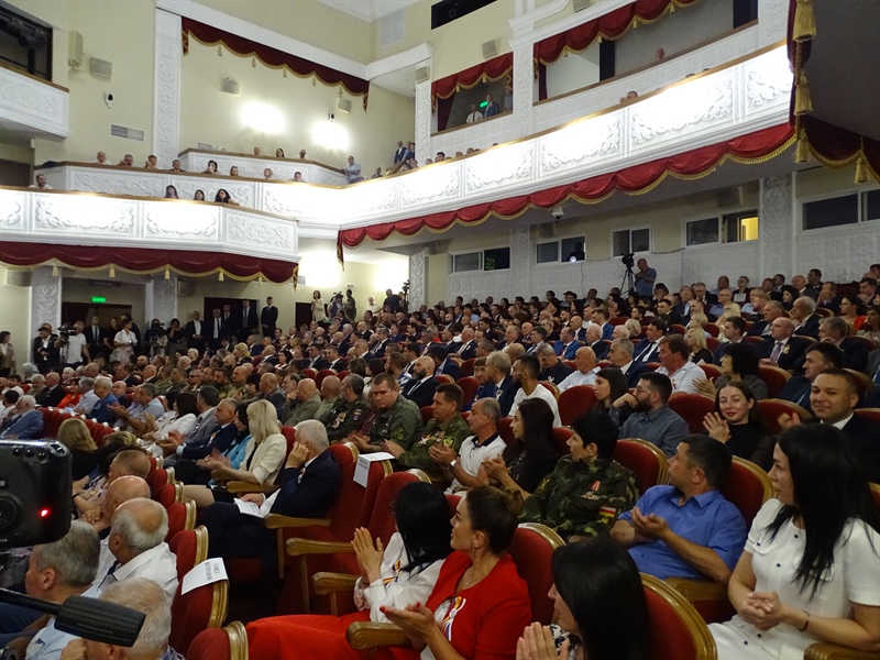 Торжественное собрание, посвященное 15-летию признания независимости Республики Южная Осетия