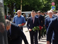 Руководство и коллектив Минюста приняли участие в церемонии возложения цветов к стеле памяти солдат и офицеров миротворческих сил РФ
